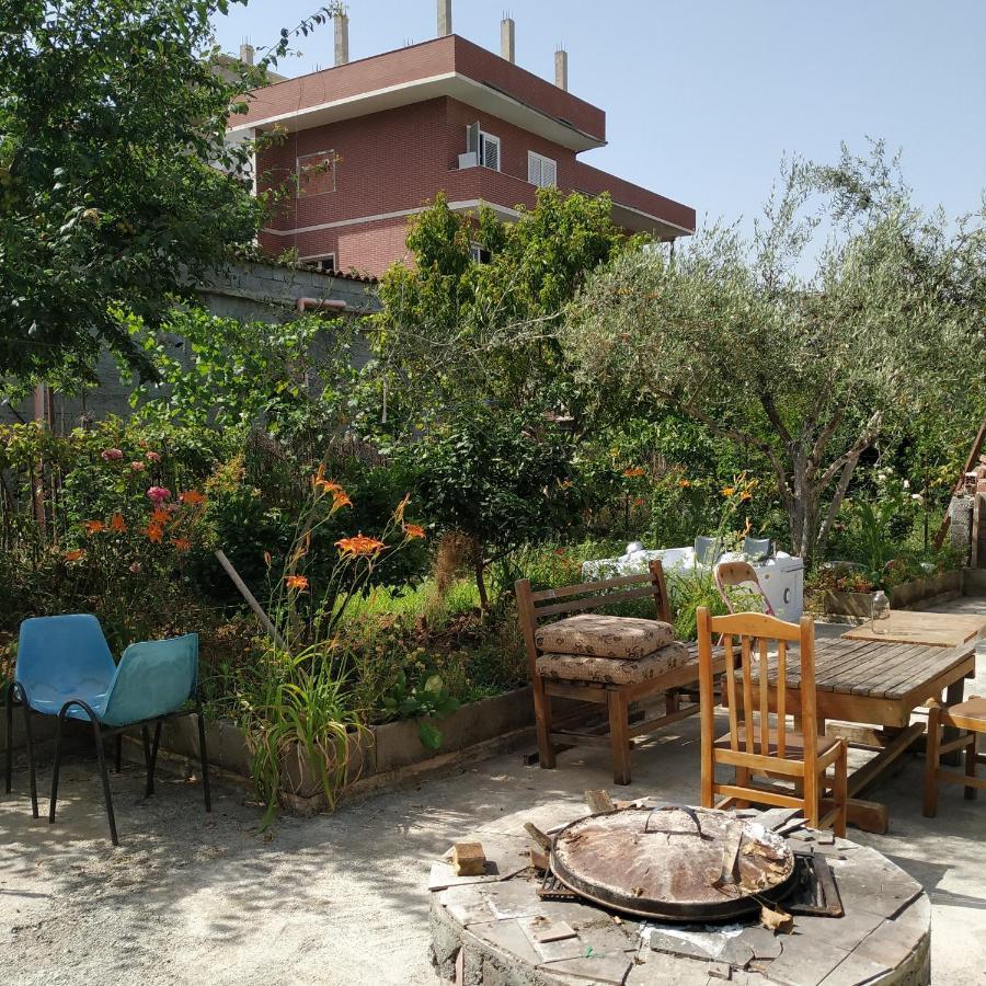 Spacious House With A Big Garden And Fire Pit Сasa de vacaciones Tirana
