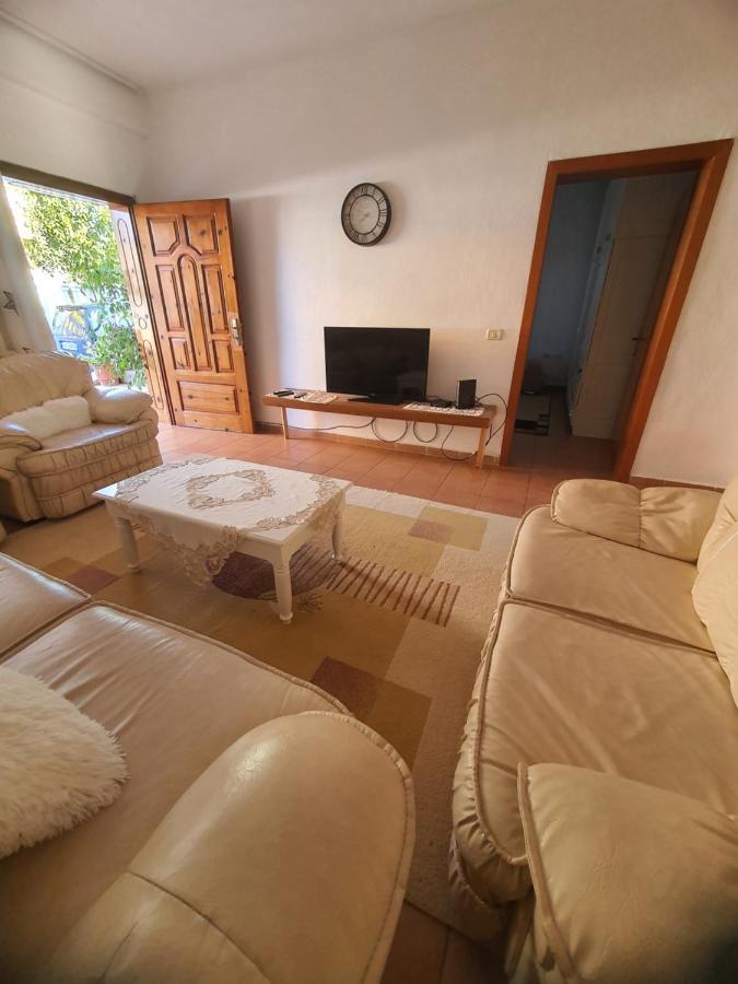 Сasa de vacaciones Spacious House With A Big Garden And Fire Pit Tirana