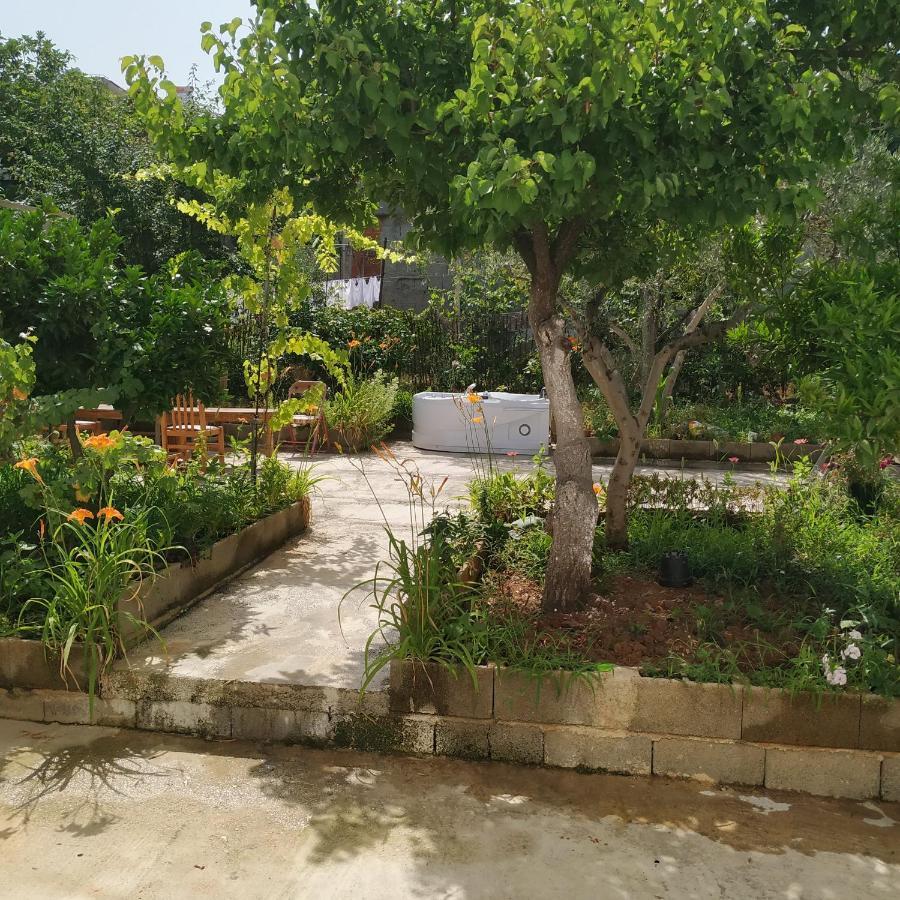 Hébergement de vacances Spacious House With A Big Garden And Fire Pit *