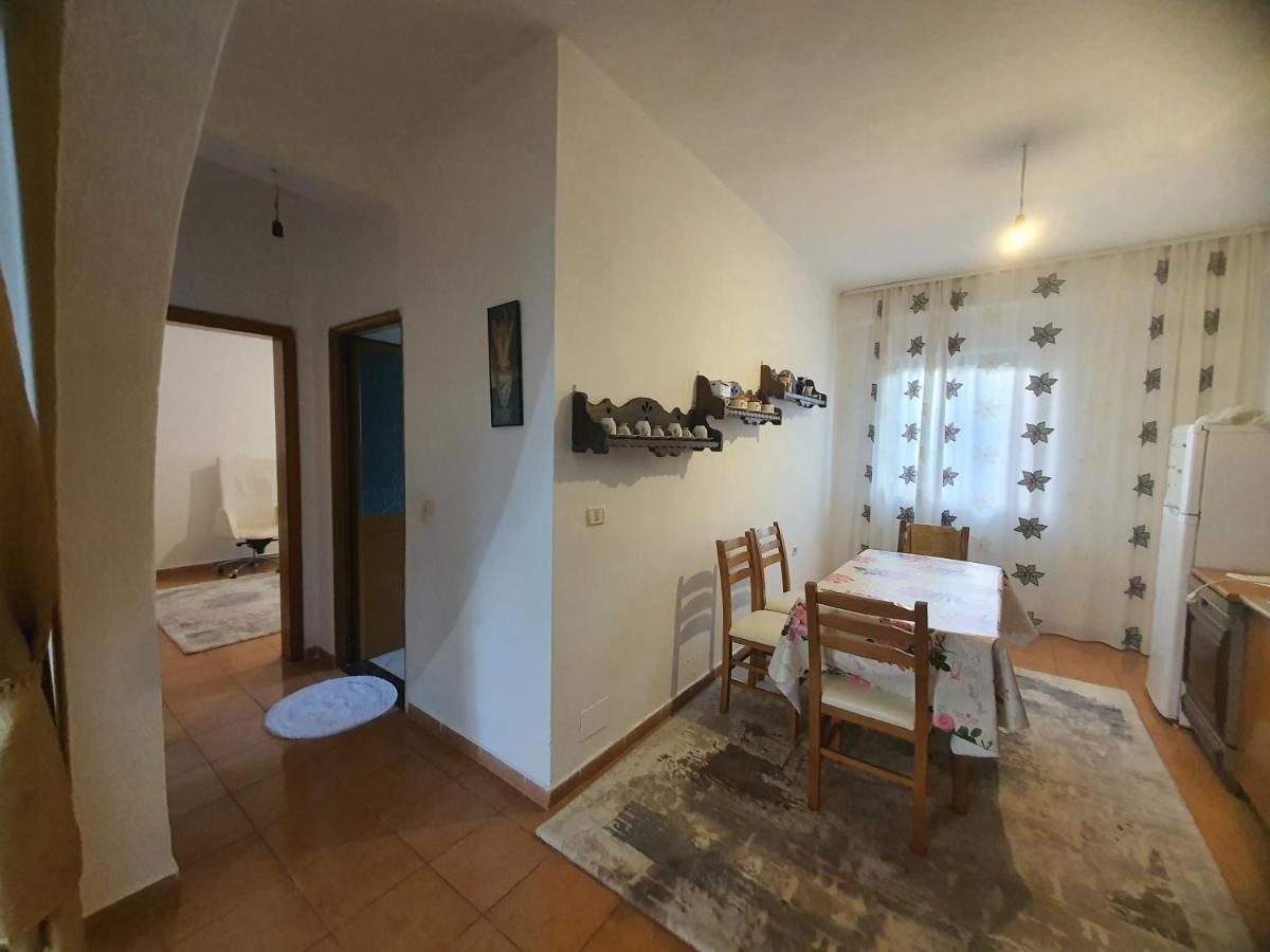 Hébergement de vacances Spacious House With A Big Garden And Fire Pit Tirana
